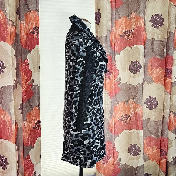 Parsley & Sage Hi Lo Leopard Print Scarf Neck Top sz S - Picture 9 of 10